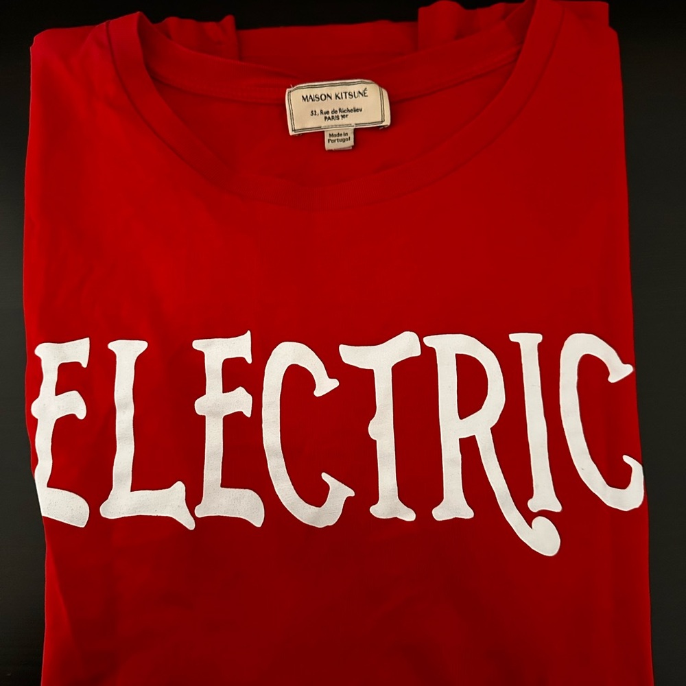 MAISON KITSUNÉ Red Logo Tee with White Tag